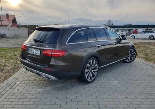 Mercedes-Benz Klasa E cena 139999 przebieg: 248000, rok produkcji 2017 z Biała małe 667